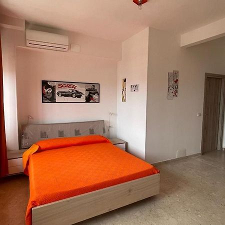 קרוטונה La Finestra Sul Mare B&B מראה חיצוני תמונה