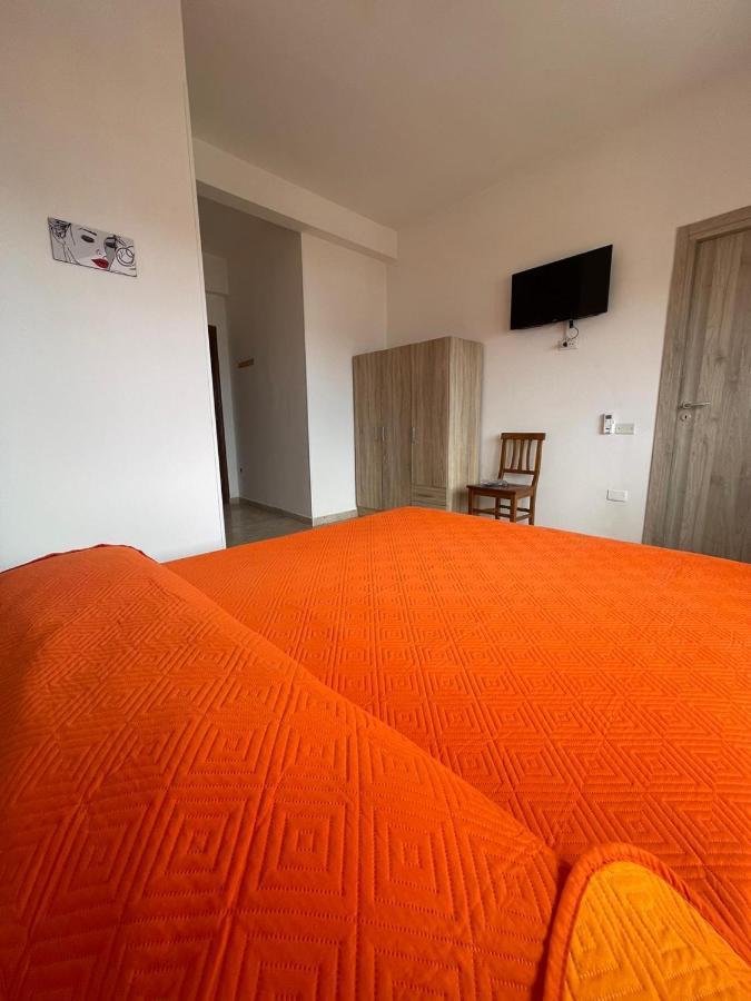 קרוטונה La Finestra Sul Mare B&B מראה חיצוני תמונה