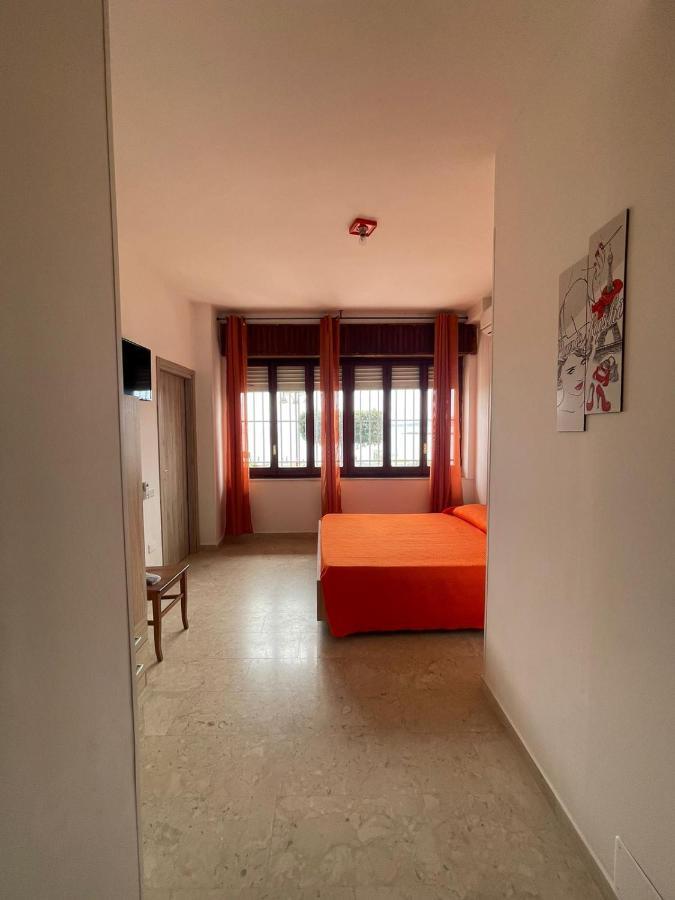 קרוטונה La Finestra Sul Mare B&B מראה חיצוני תמונה