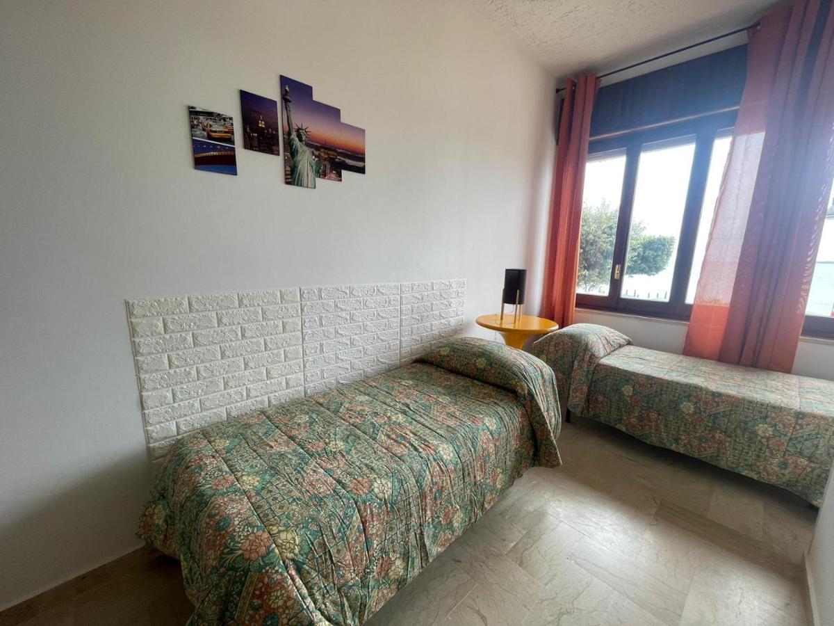 קרוטונה La Finestra Sul Mare B&B מראה חיצוני תמונה