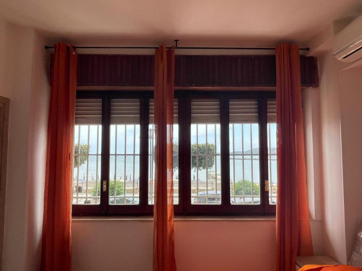 קרוטונה La Finestra Sul Mare B&B מראה חיצוני תמונה