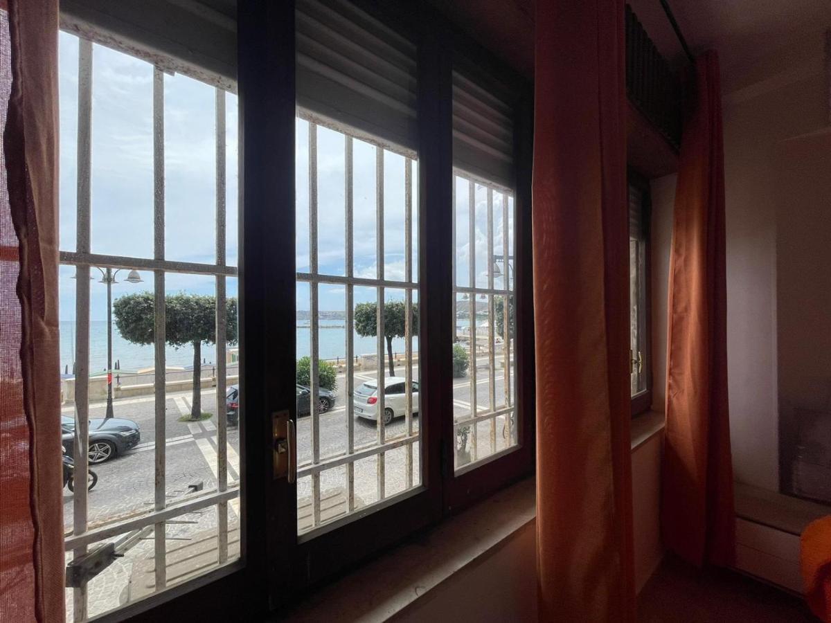 קרוטונה La Finestra Sul Mare B&B מראה חיצוני תמונה